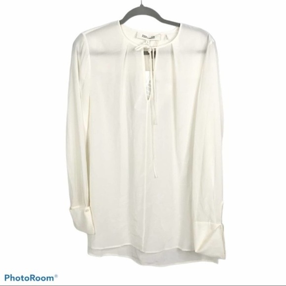 Diane Von Furstenberg tie front key hole top - Picture 4 of 12